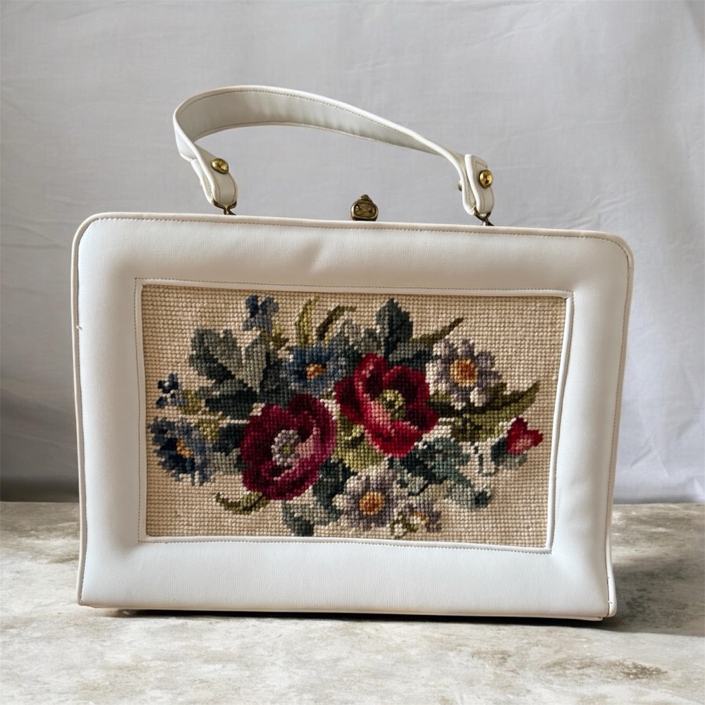 Vintage Faye Mell Design Fleurette,Inc 1960’s purse/pocketbook with needlepoint